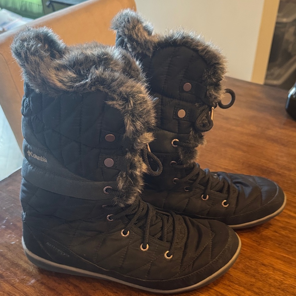 Columbia Women's Black Faux Fur-Lined Winter Boots